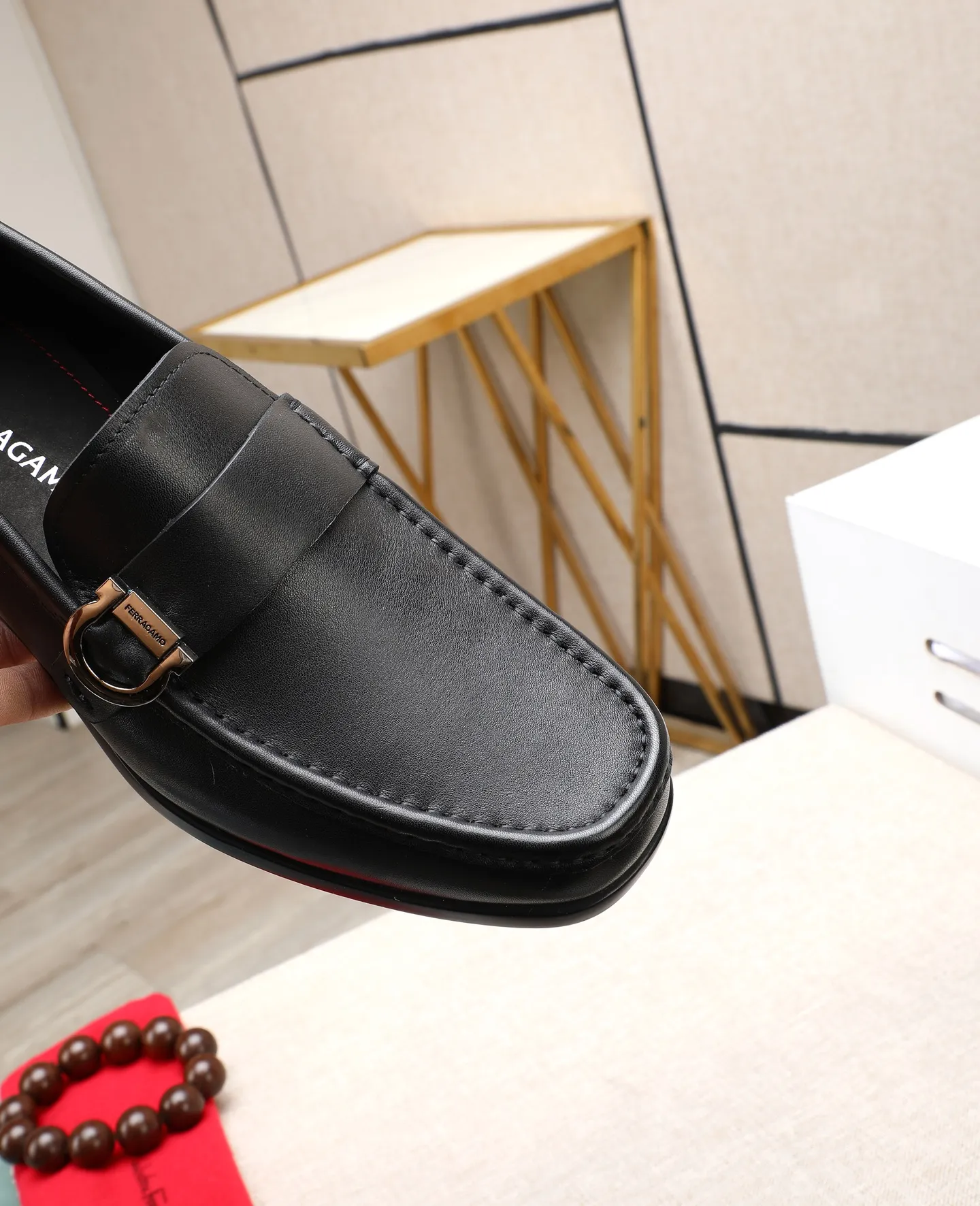 Men's clothing and shoes 💰700📛📛High-end goods! Salvatore Ferragamo is the world's top luxury footwear brand. It comes from Italy, the kingdom of fashion. It is famous all over the world for its traditional handmade design and novel styles... 🚶🏻🚶🏻 Top-quality suit shoes are sold simultaneously at the counter. This style is purely handmade. The fabric is imported Italian calfskin➕soft water-dyed cowhide lining. Specially available with original deep rubber outsole🌀🌀Size: 38➖44